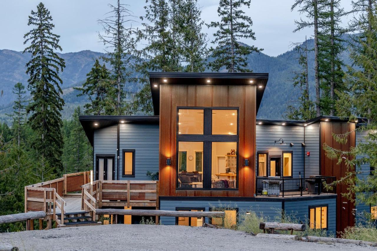 Ski In Ski Out With Huge Game Room And Hot Tub Fernie Bagian luar foto