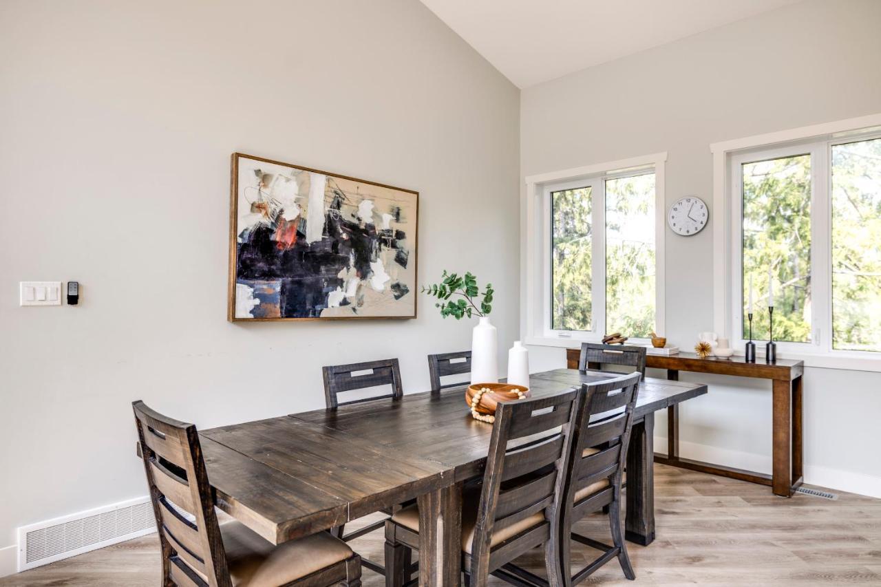 Ski In Ski Out With Huge Game Room And Hot Tub Fernie Bagian luar foto
