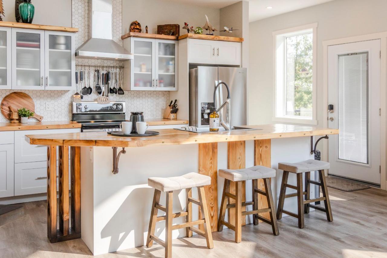 Ski In Ski Out With Huge Game Room And Hot Tub Fernie Bagian luar foto