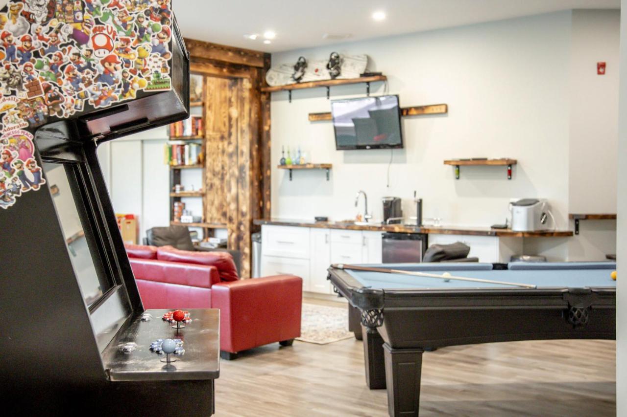 Ski In Ski Out With Huge Game Room And Hot Tub Fernie Bagian luar foto