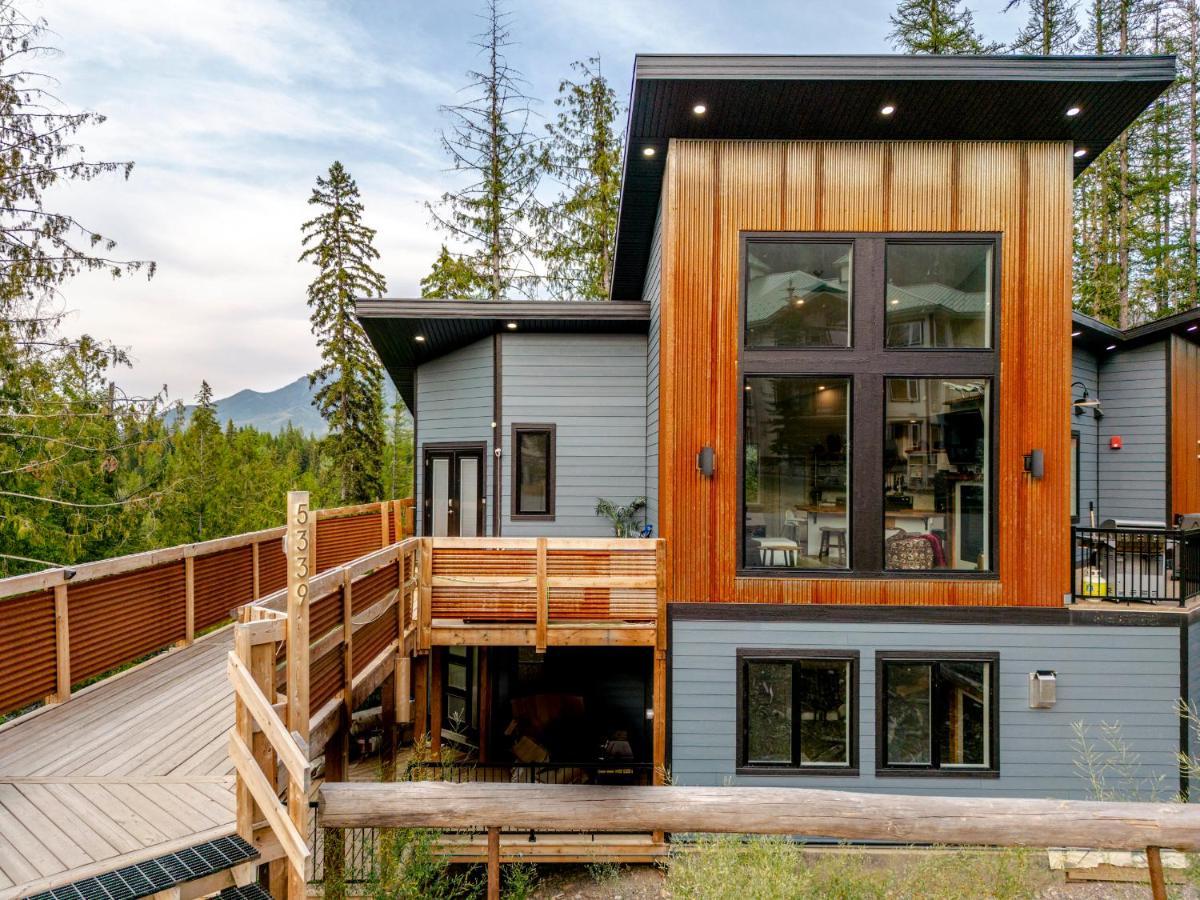 Ski In Ski Out With Huge Game Room And Hot Tub Fernie Bagian luar foto