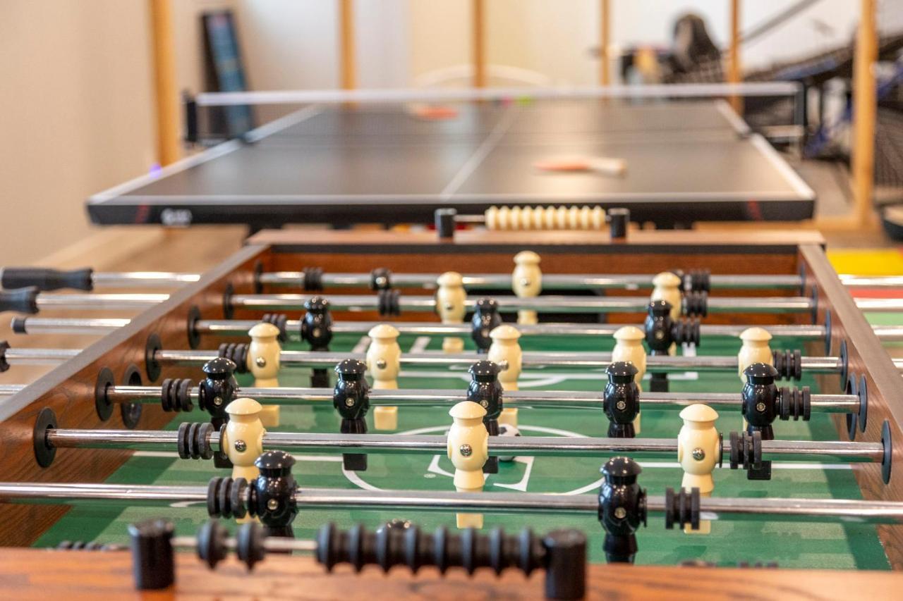 Ski In Ski Out With Huge Game Room And Hot Tub Fernie Bagian luar foto