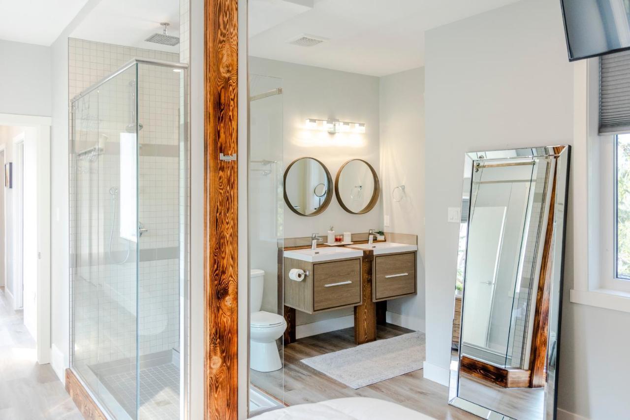 Ski In Ski Out With Huge Game Room And Hot Tub Fernie Bagian luar foto