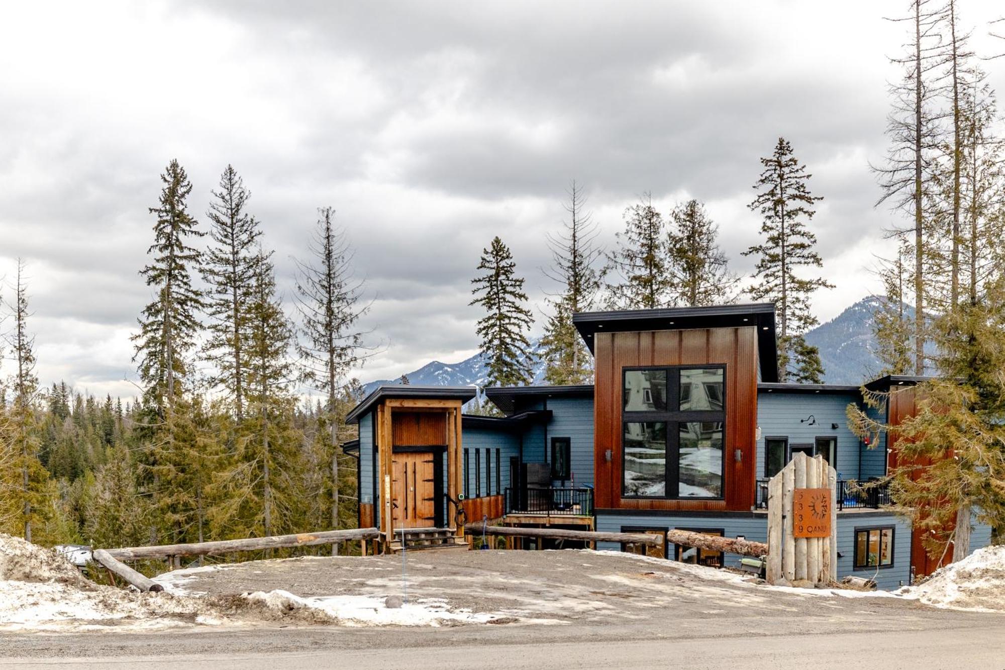 Ski In Ski Out With Huge Game Room And Hot Tub Fernie Bagian luar foto
